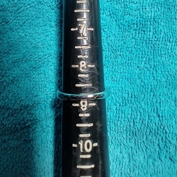 Silvertone blue stone intricate ring - Picture 2 of 5